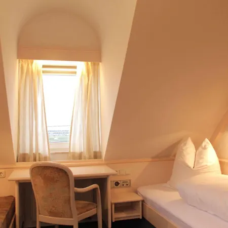 Häuser Der Italia Hotell 3*
